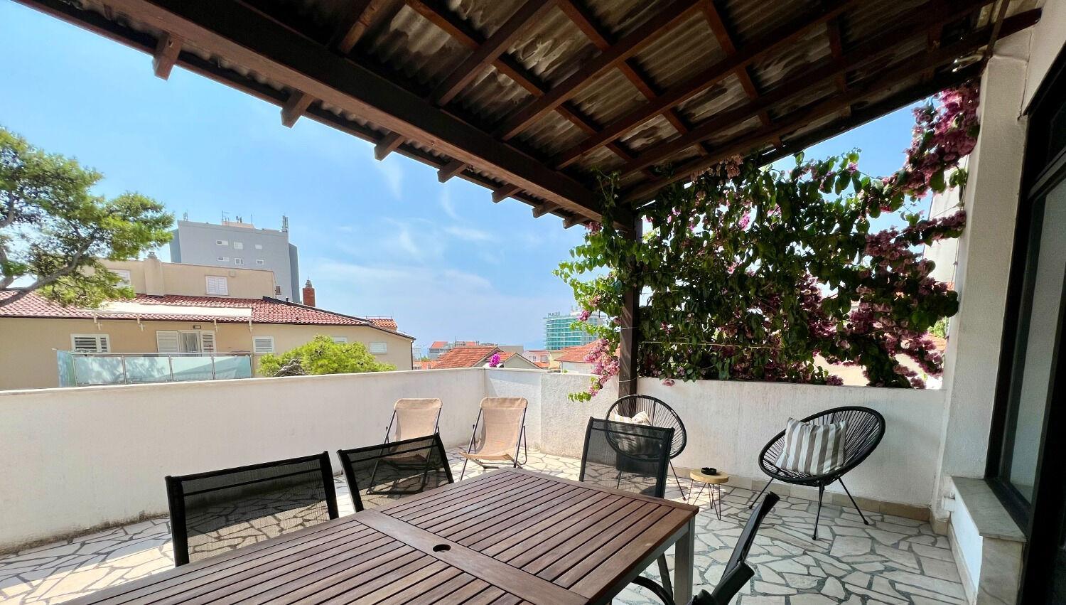Apartment Denis - Great Location & Large Terrace Makarska Exterior photo