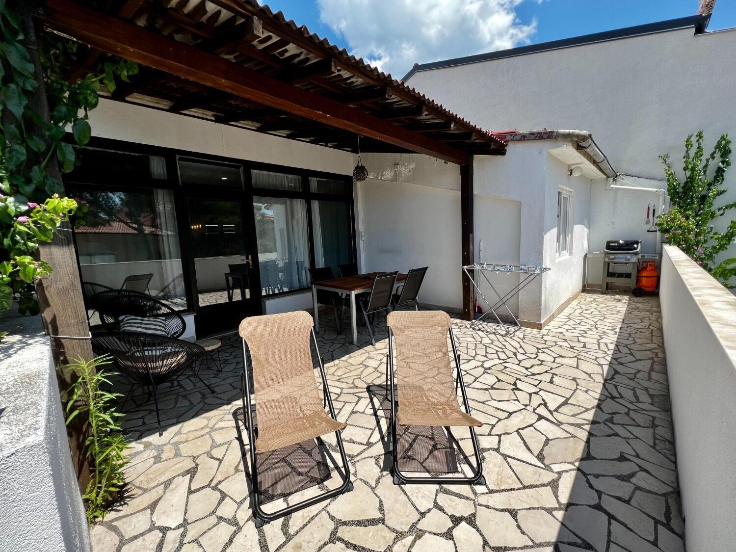 Apartment Denis - Great Location & Large Terrace Makarska Exterior photo