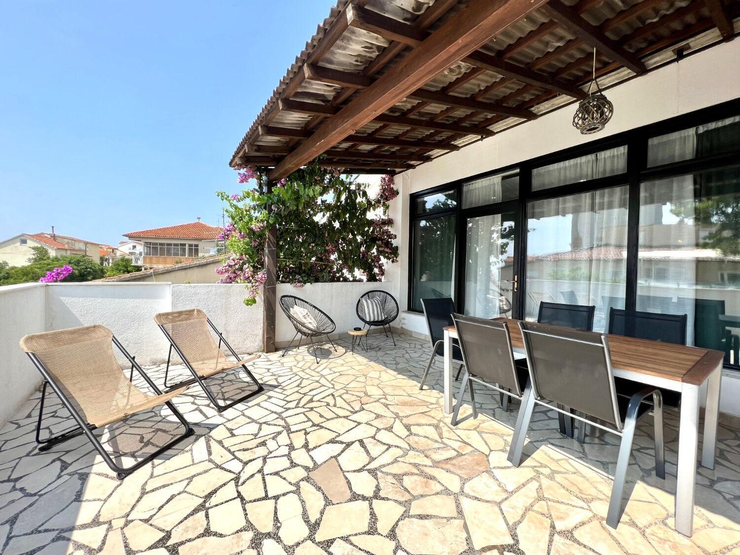 Apartment Denis - Great Location & Large Terrace Makarska Exterior photo